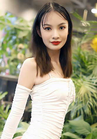 Date the member of your dreams: young Asian profile mengbo from Xiamen
